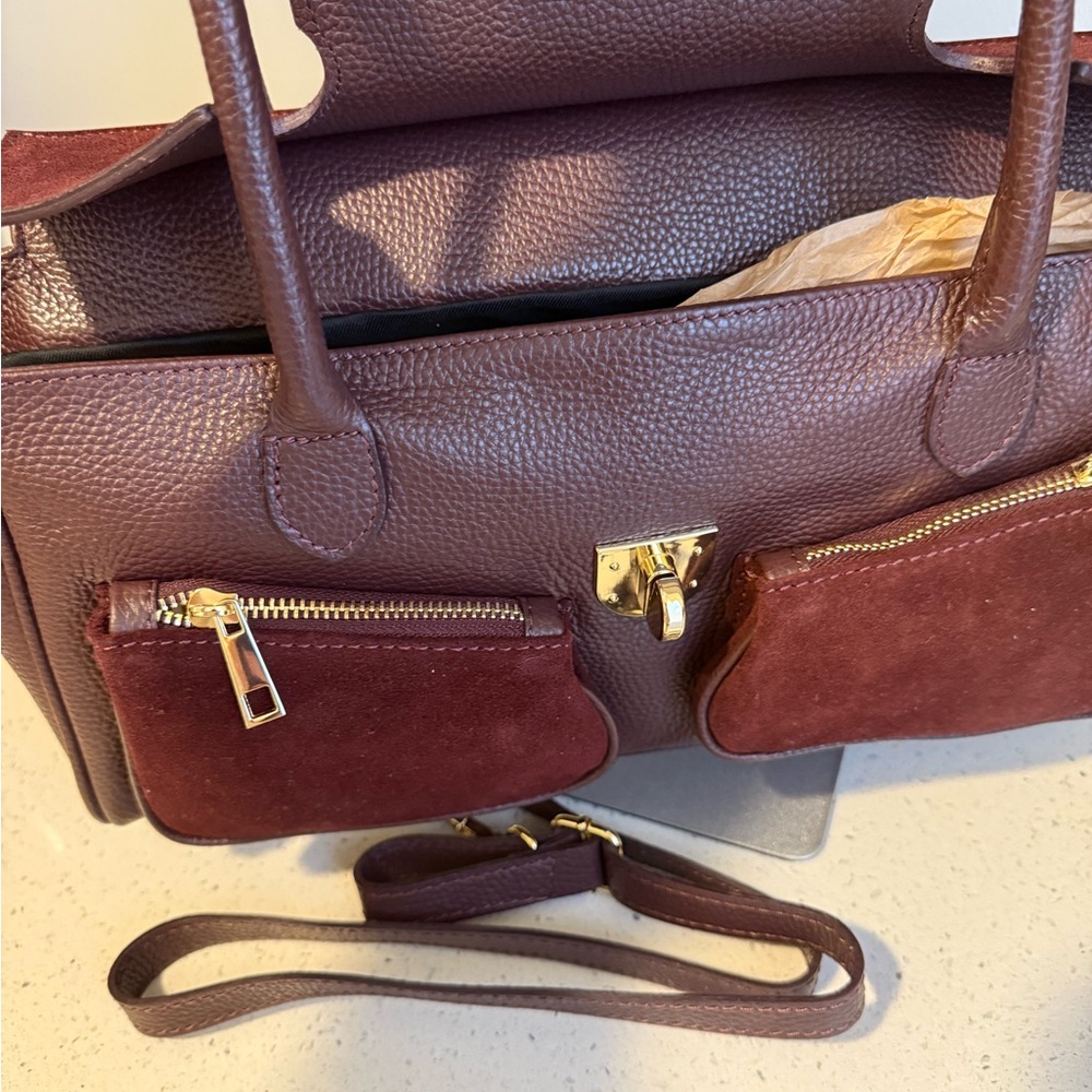 Chic Burgundy Leather Shoulder Bag Made in Italy - Picture 7 of 11